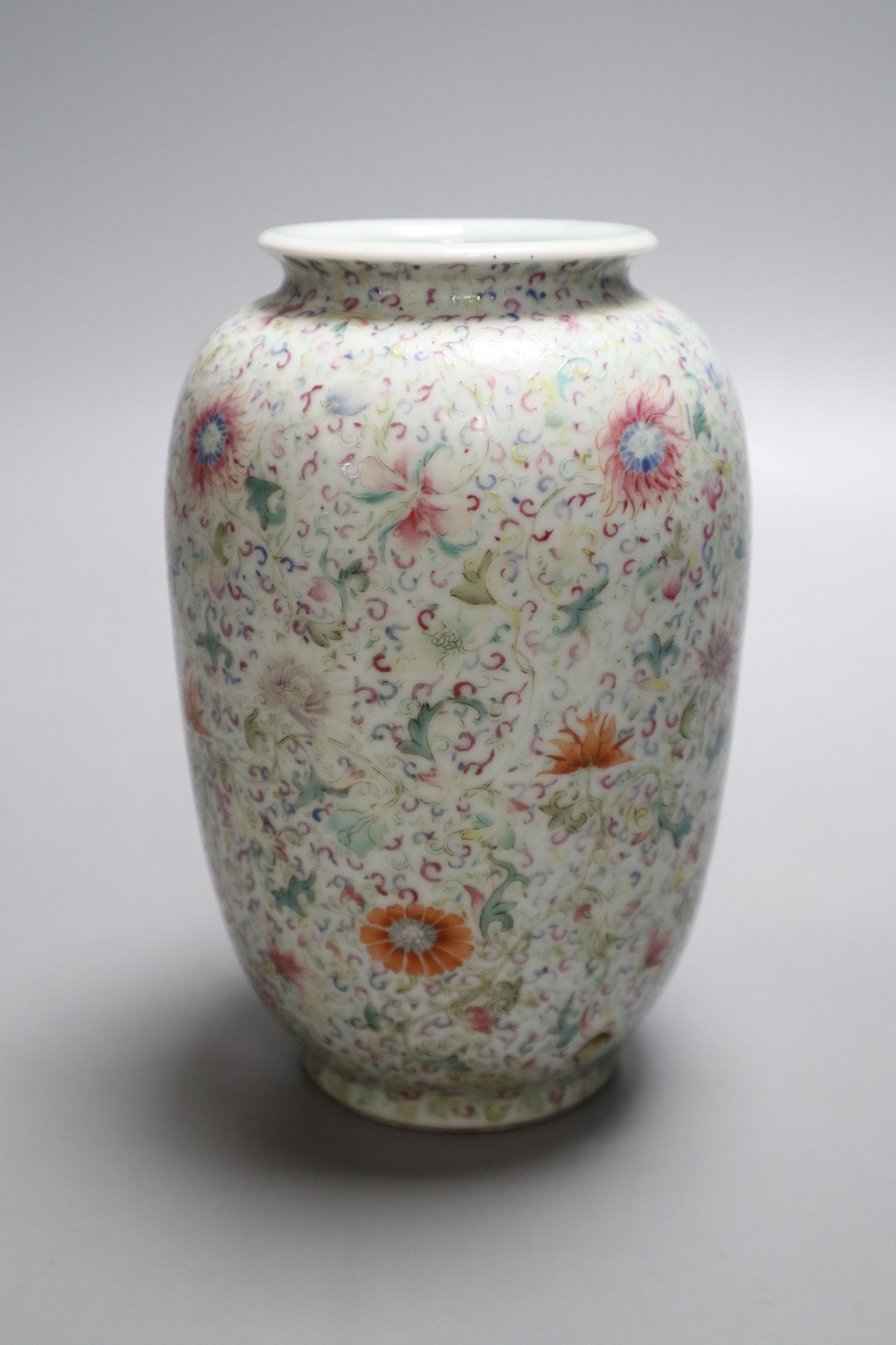 A small Chinese famille rose vase, Republic period, 15cm